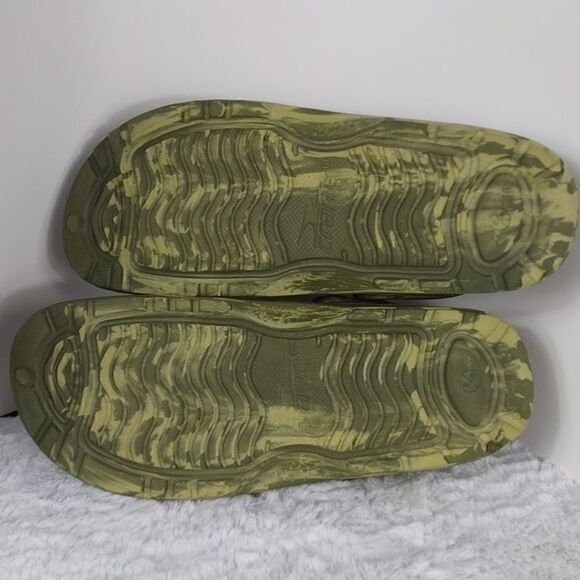 Crane Green Tie Dye Croc-like Shoes - Picture 3 of 6